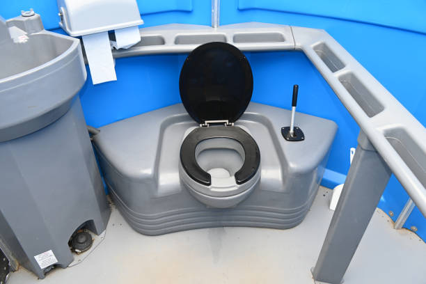 Best Portable restroom trailer rental  in Oswego, KS